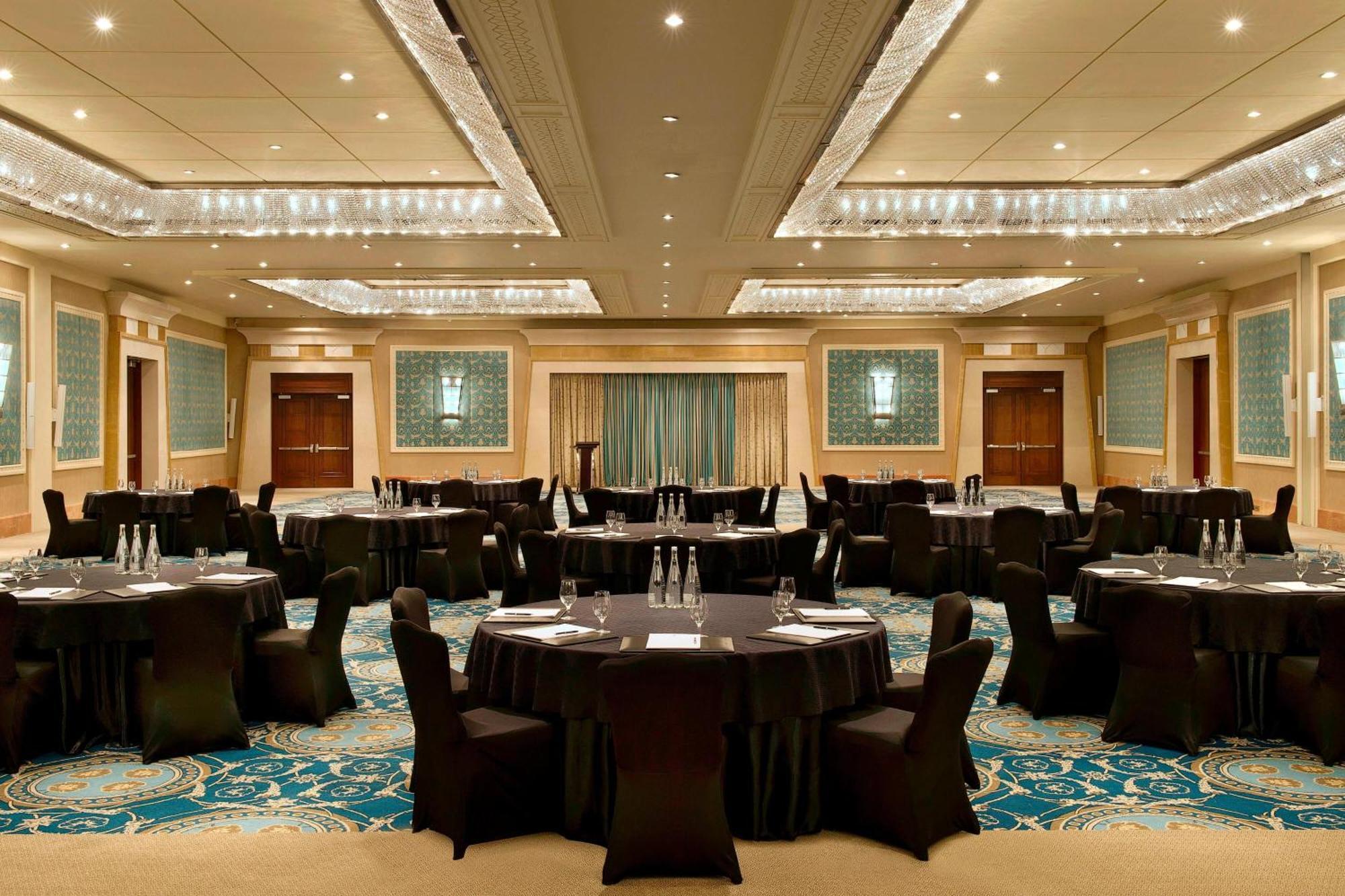The Nile Ritz-carlton, Hotel 5*